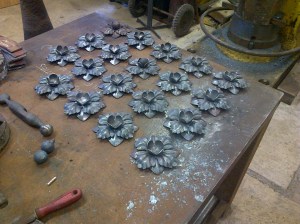 Boarder rosettes, Tijou gates